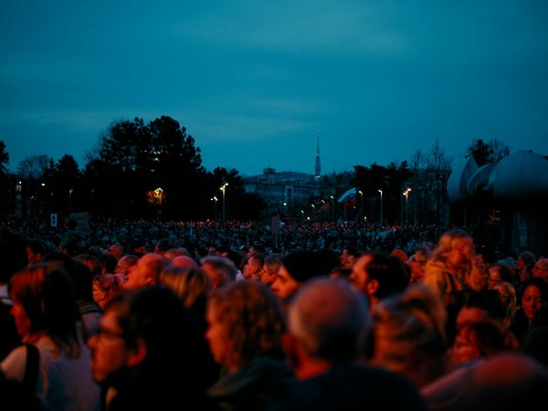 Créez un havre communautaire : le guide indispensable pour aménager un jardin collectif florissant dans un espace ignoré